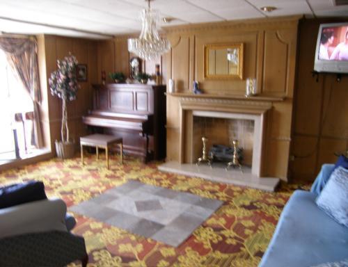 Manor Motel Minooka Exterior photo