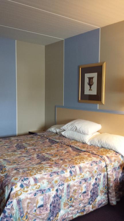 Manor Motel Minooka Room photo